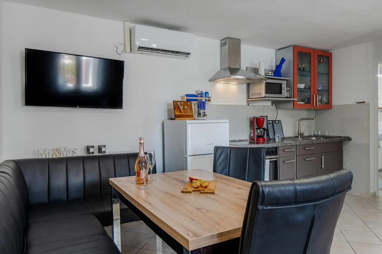Apartments Jurcevic Vir Croatia